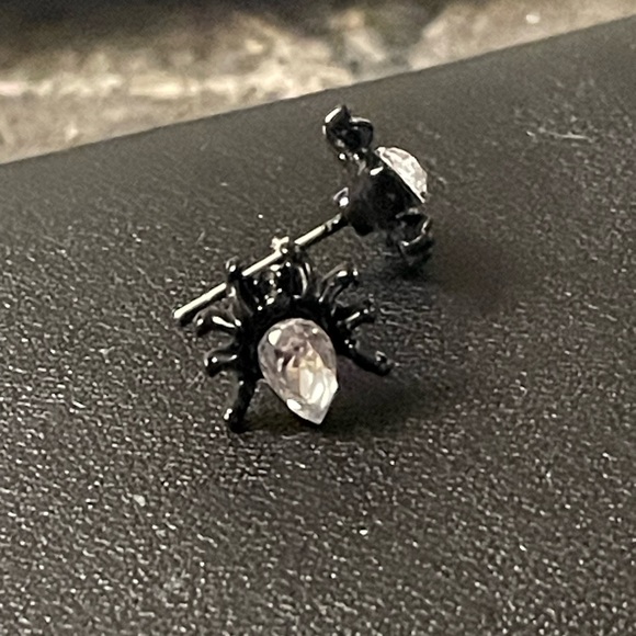 Fancy spider studs - Picture 2 of 3